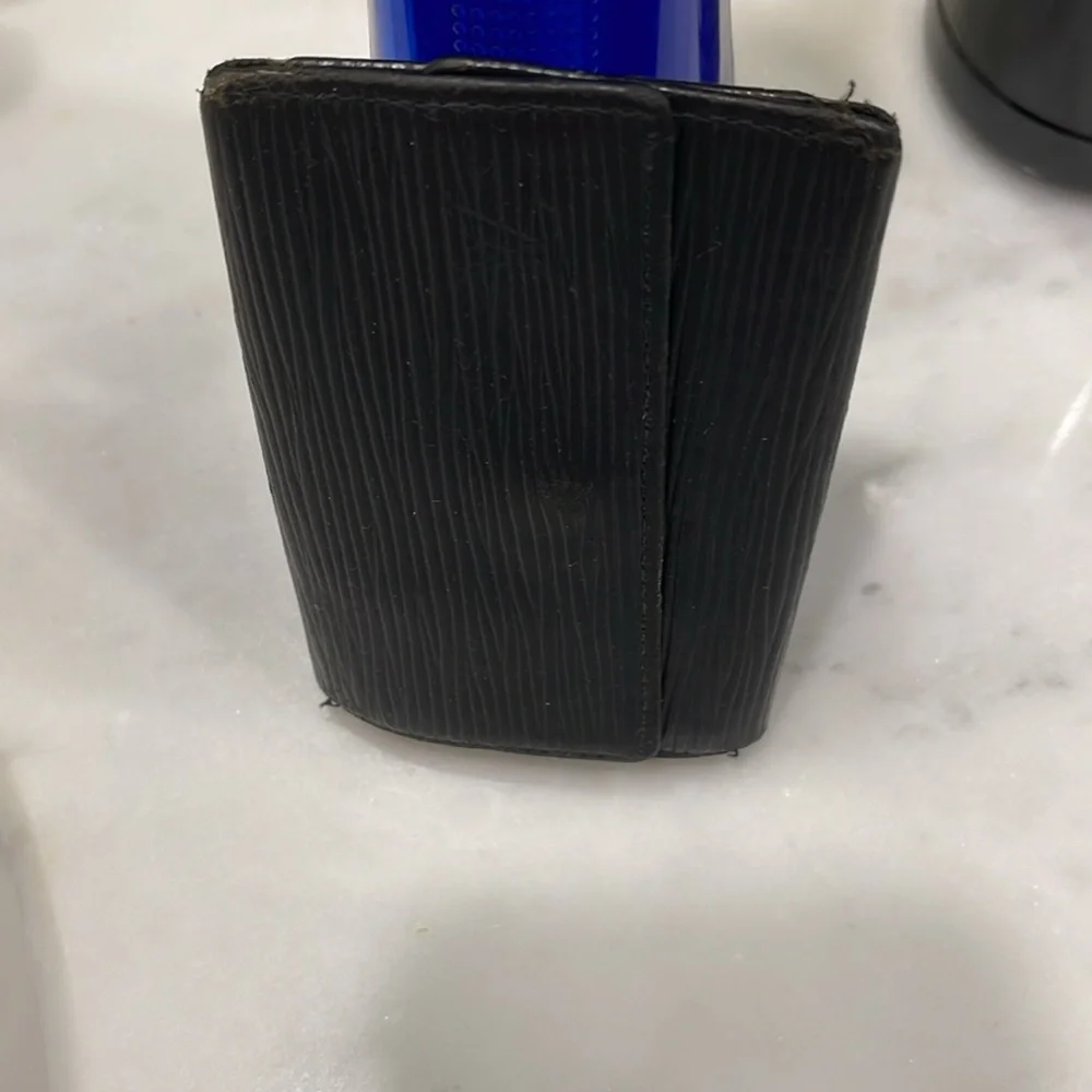 Louis Vuitton Epi Black Key Holder Snap Wallet GUC